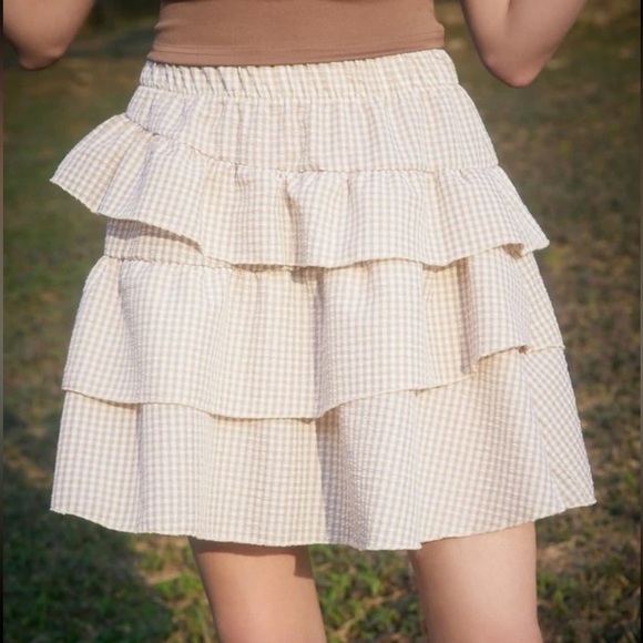 4/$25 Romwe Gingham Ruffle Seersucker Mini Skirt XS Beige Cottagecore Y2K Vibes - Picture 1 of 9
